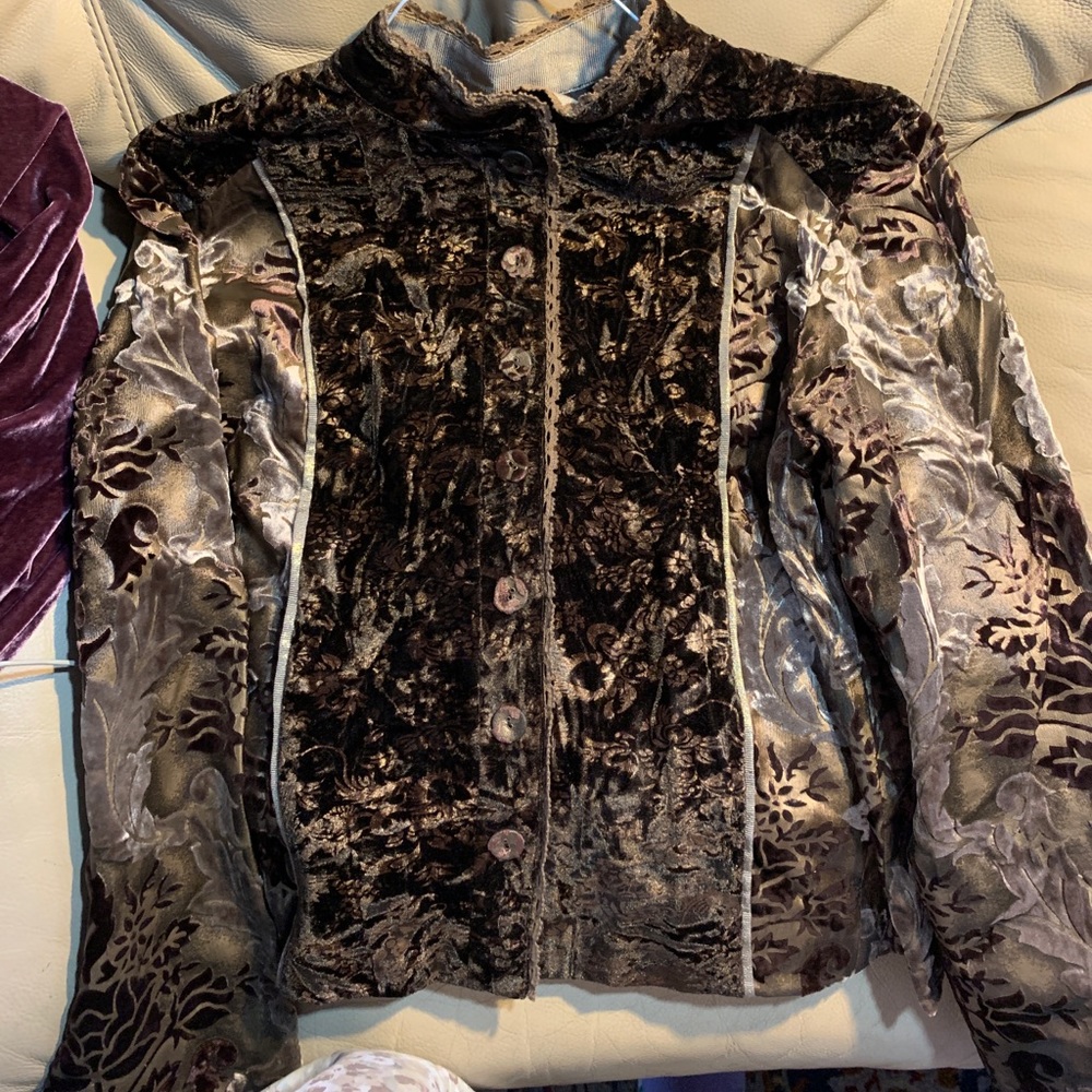 New Brown & gold cut velvet jacket top. Chico’s size 2